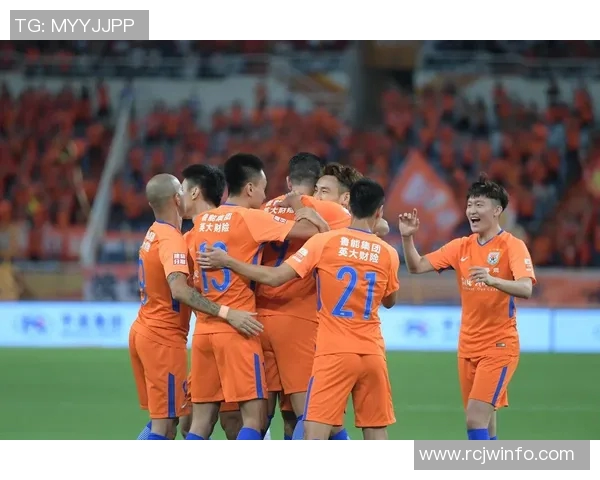 鲁能与国安激战正酣足球比赛精彩瞬间回顾与分析